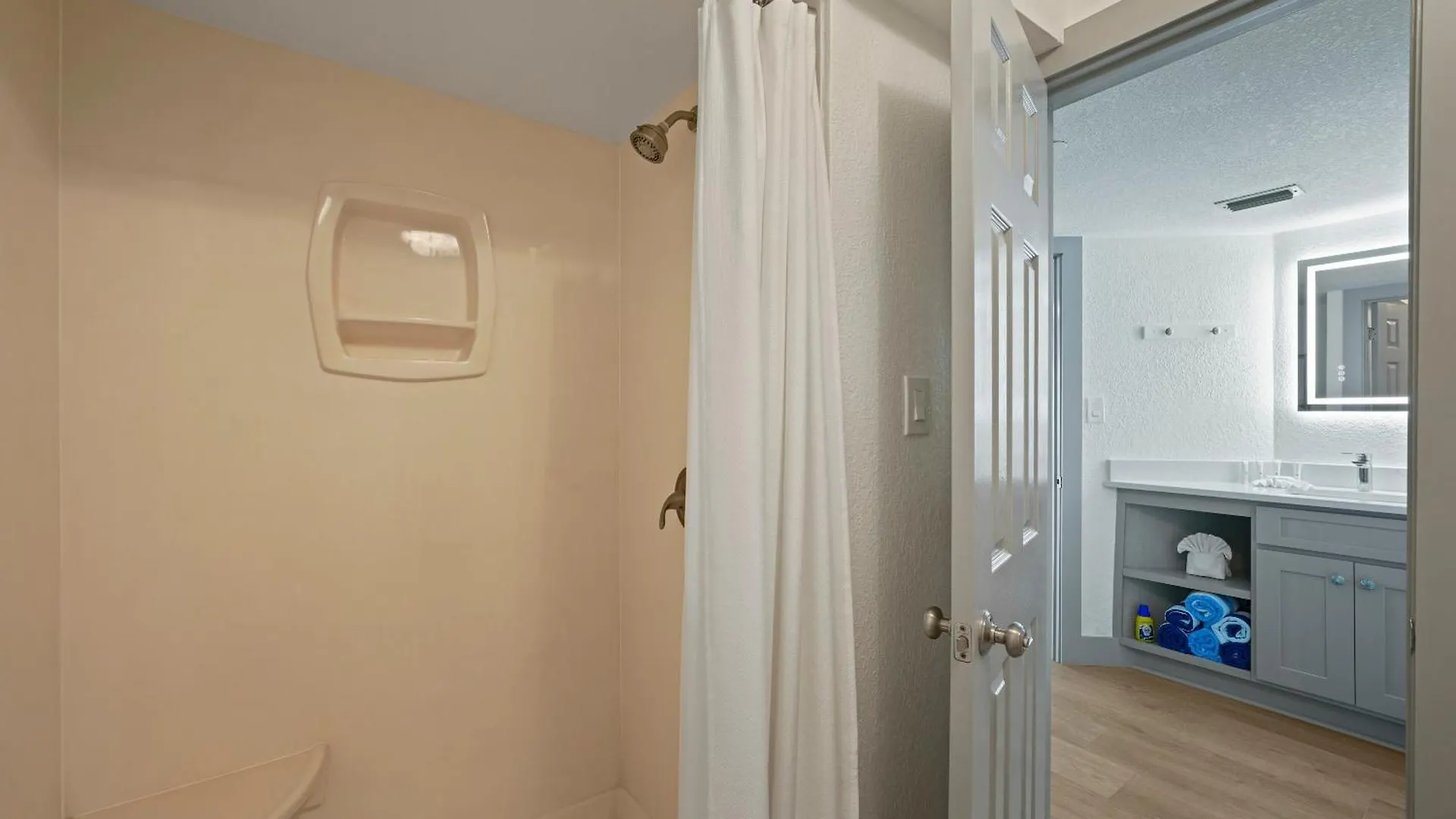 Apartment New Listing! Just Renovated! 1Br 2Ba Condo! Destin United States