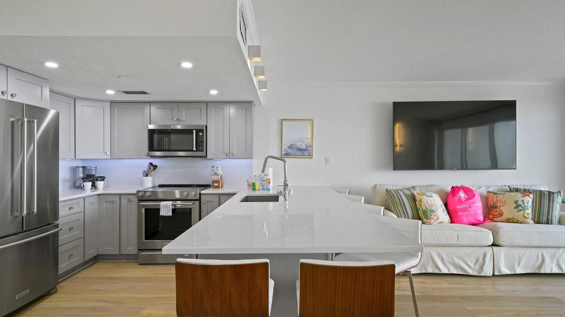 New Listing! Just Renovated! 1Br 2Ba Condo! Destin