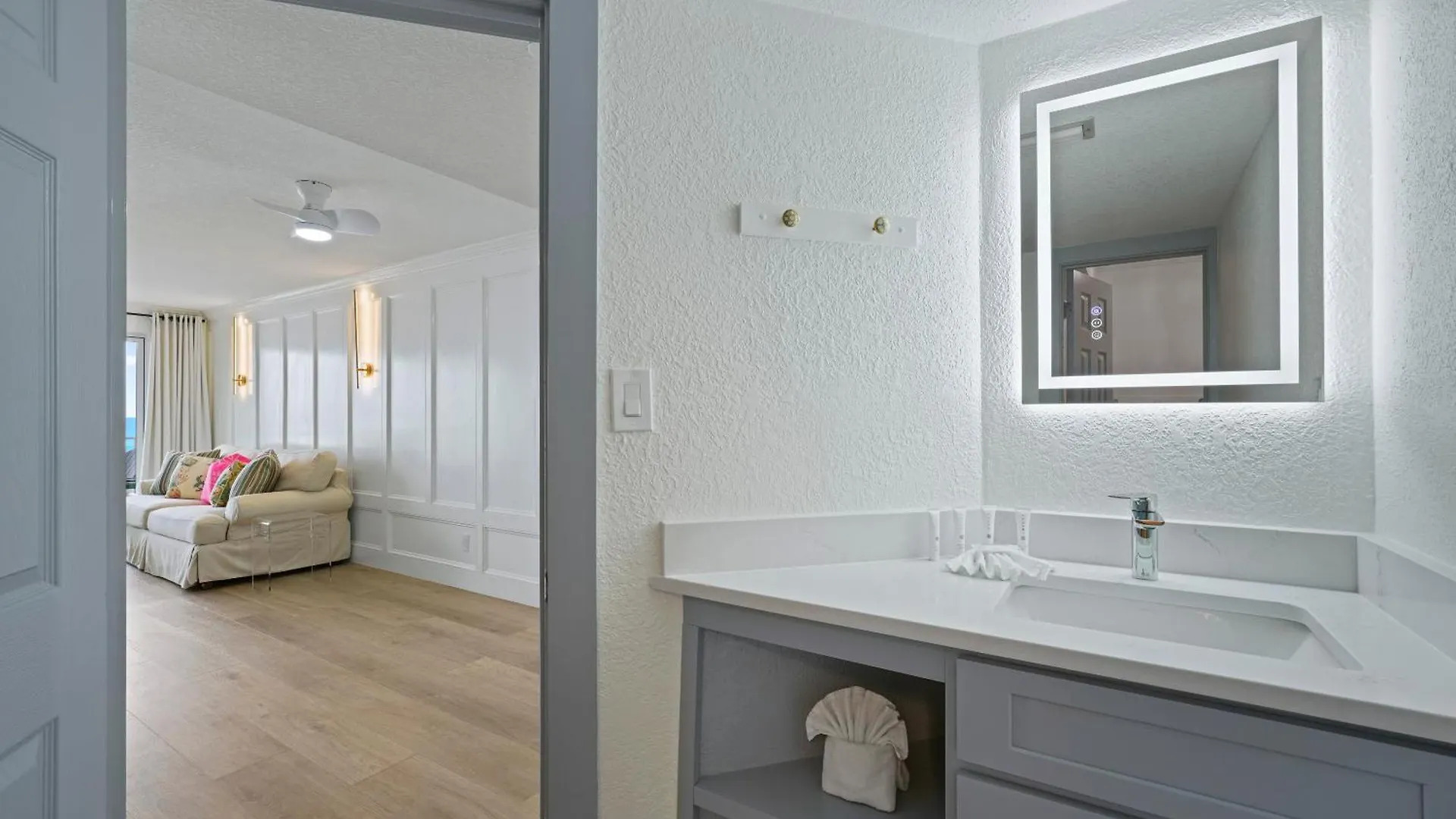 New Listing! Just Renovated! 1Br 2Ba Condo! Destin Apartment
